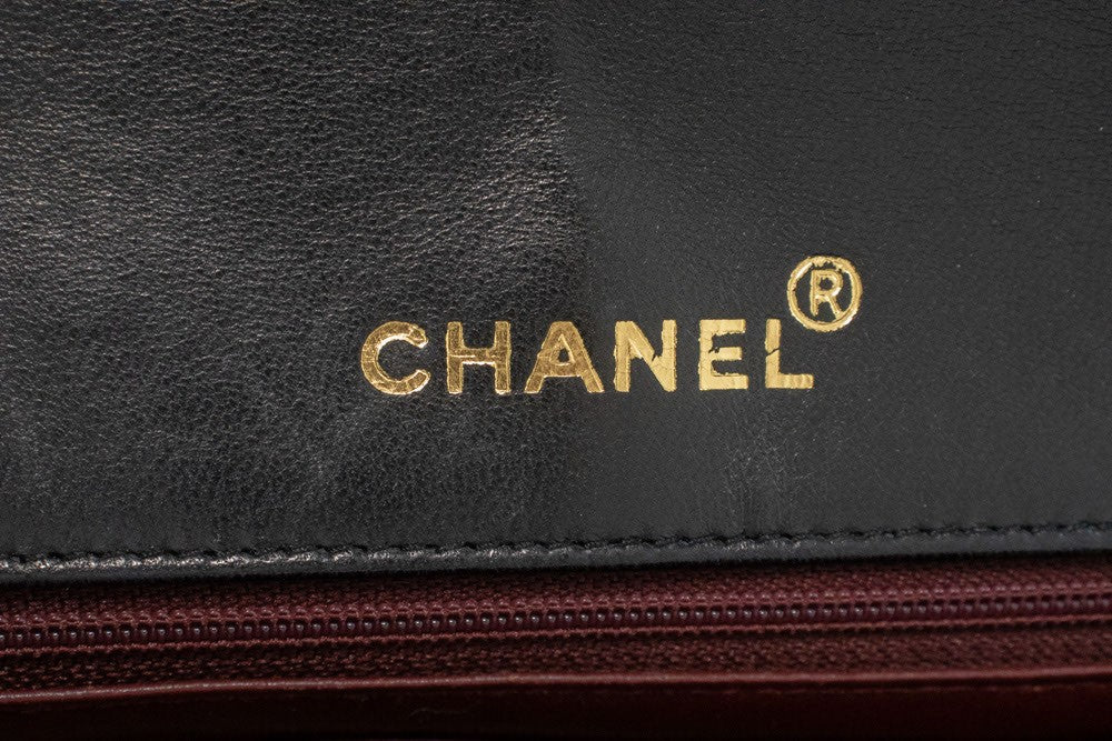Chanel Vintage Chain Curved Flap Quilted Leather Black Leather Shoulder Bag Bag (Pre-Owned)