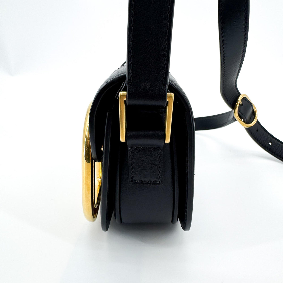 Valentino Garavani Supervee Leather Black Leather Crossbody Bag Bag (Pre-Owned)