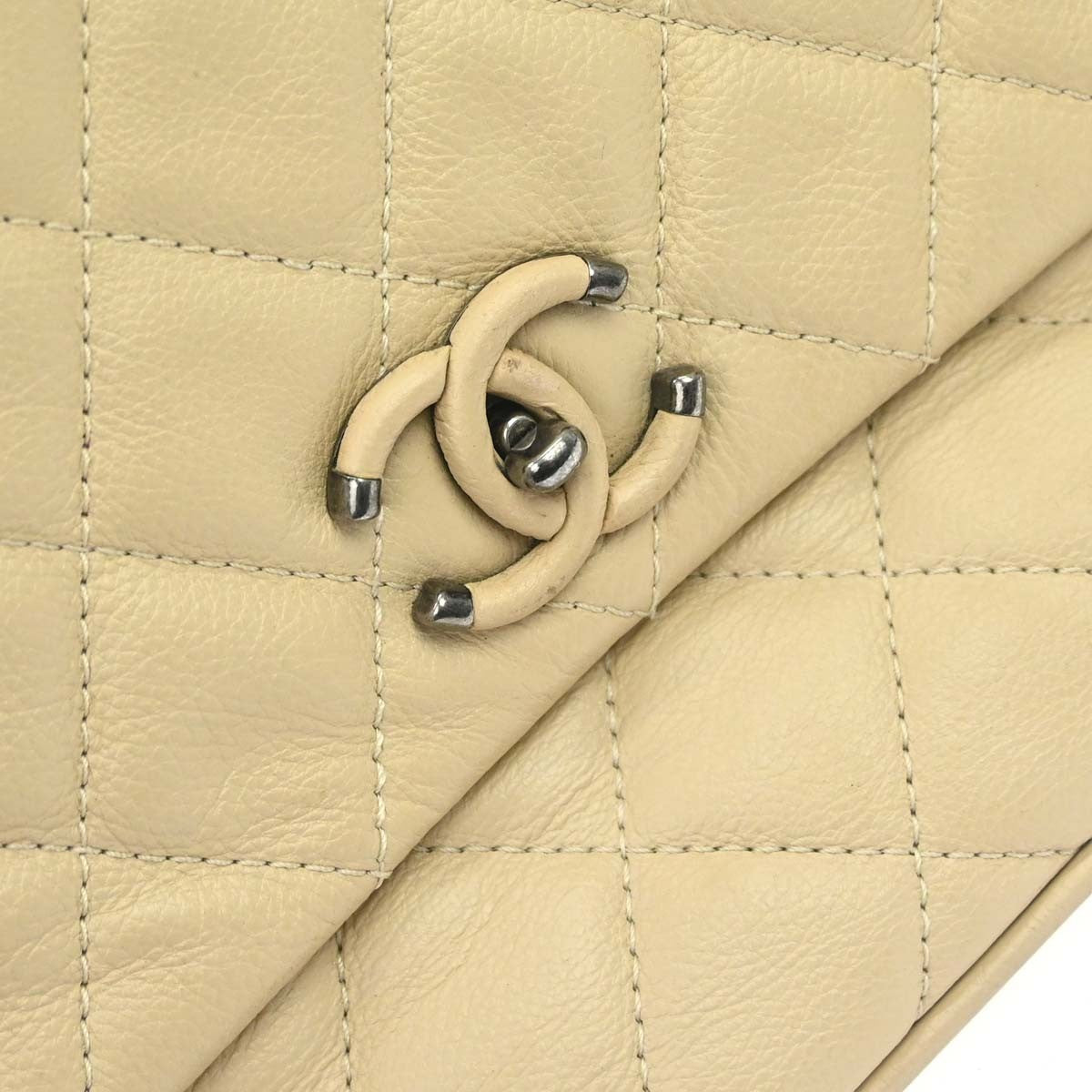 Chanel Flap Shoulder Leather Beige Leather Shoulder Bag Bag (Pre-Owned)