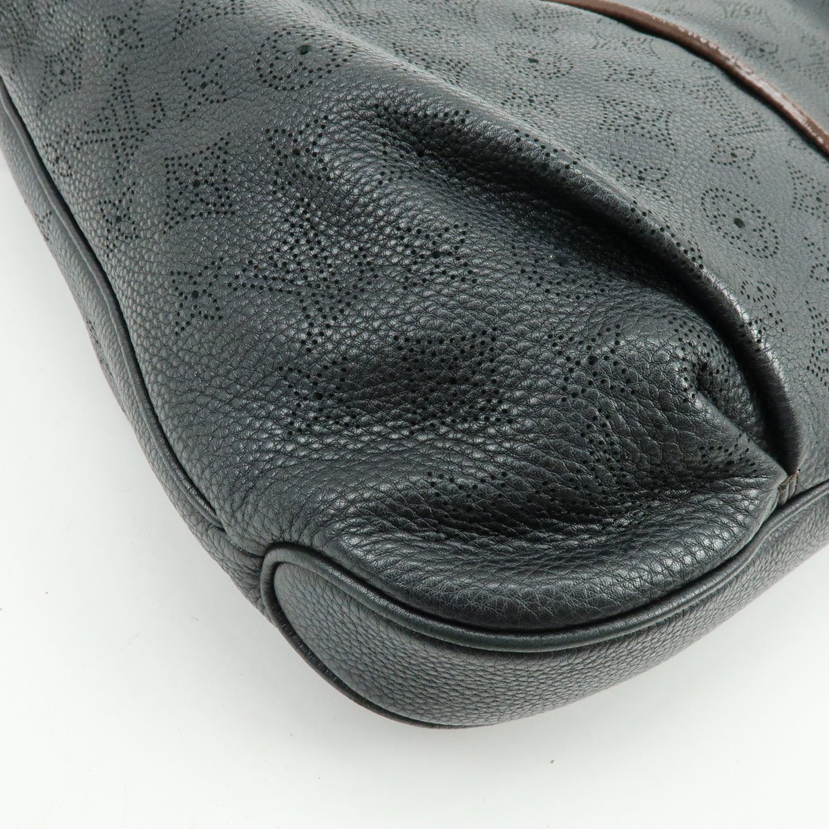 Louis Vuitton Selene Mahina Leather Black Leather Handbag (Pre-Owned)