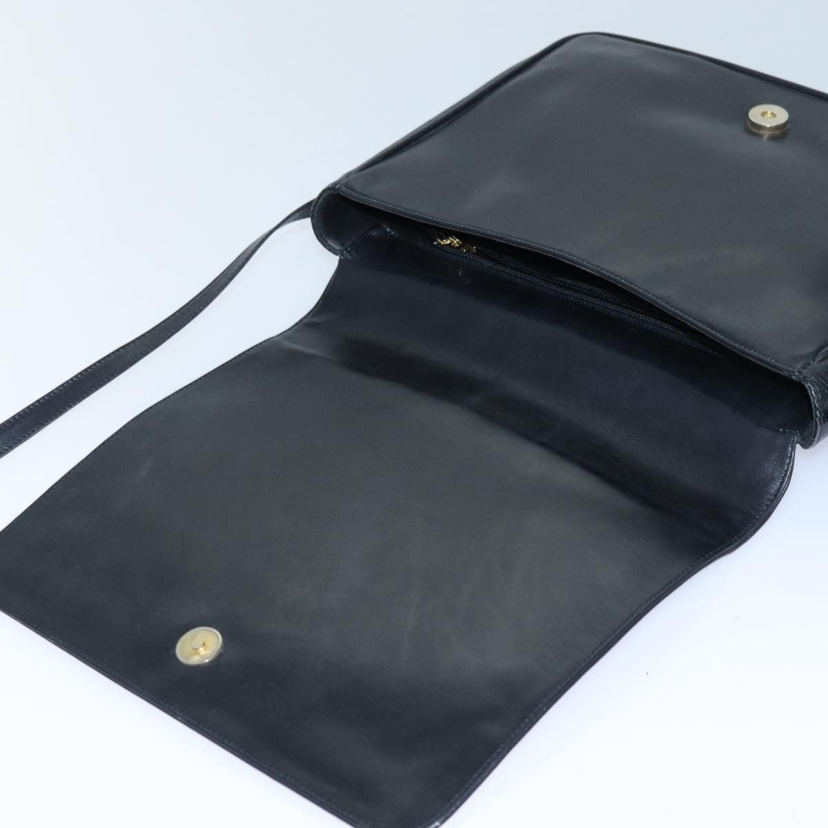 Salvatore Ferragamo Vintage Leather Black Leather Shoulder Bag Bag (Pre-Owned)