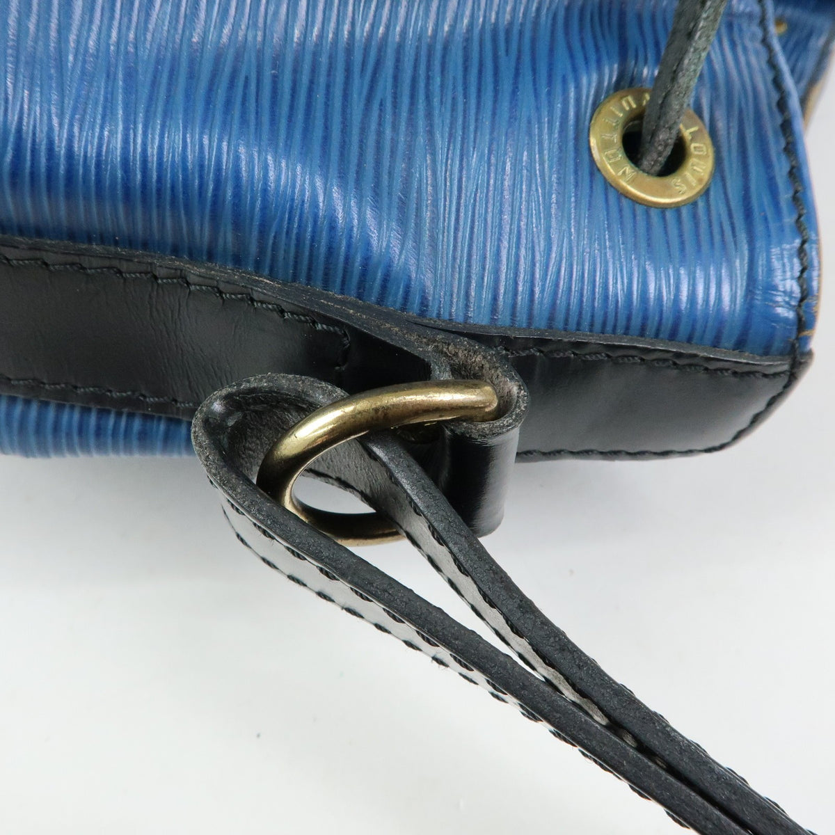 Louis Vuitton Bicolor Petit Noe Epi Leather Blue Leather Handbag (Pre-Owned)