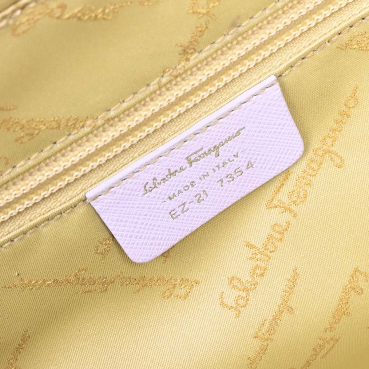 Salvatore Ferragamo Basket Gancini Leather And Wicker White Leather Handbag (Pre-Owned)