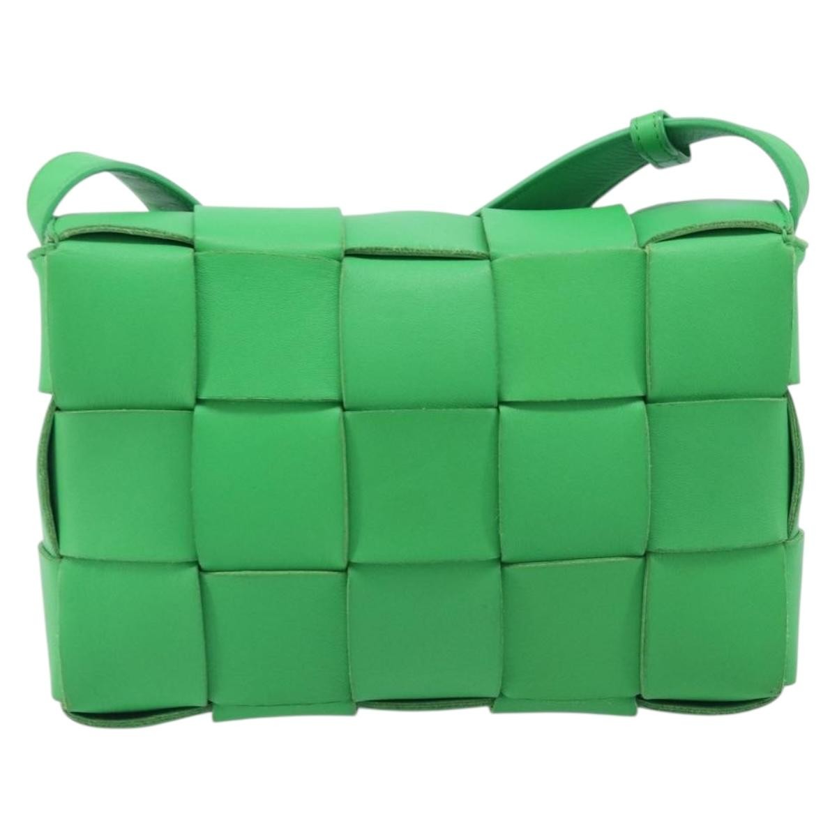 Bottega Veneta Cassette Maxi Intrecciato Leather Green Leather Crossbody Bag Bag (Pre-Owned)