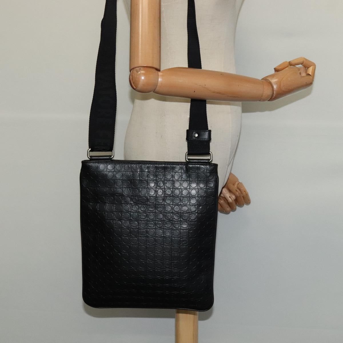 Salvatore Ferragamo Vintage Leather Black Leather Shoulder Bag Bag (Pre-Owned)