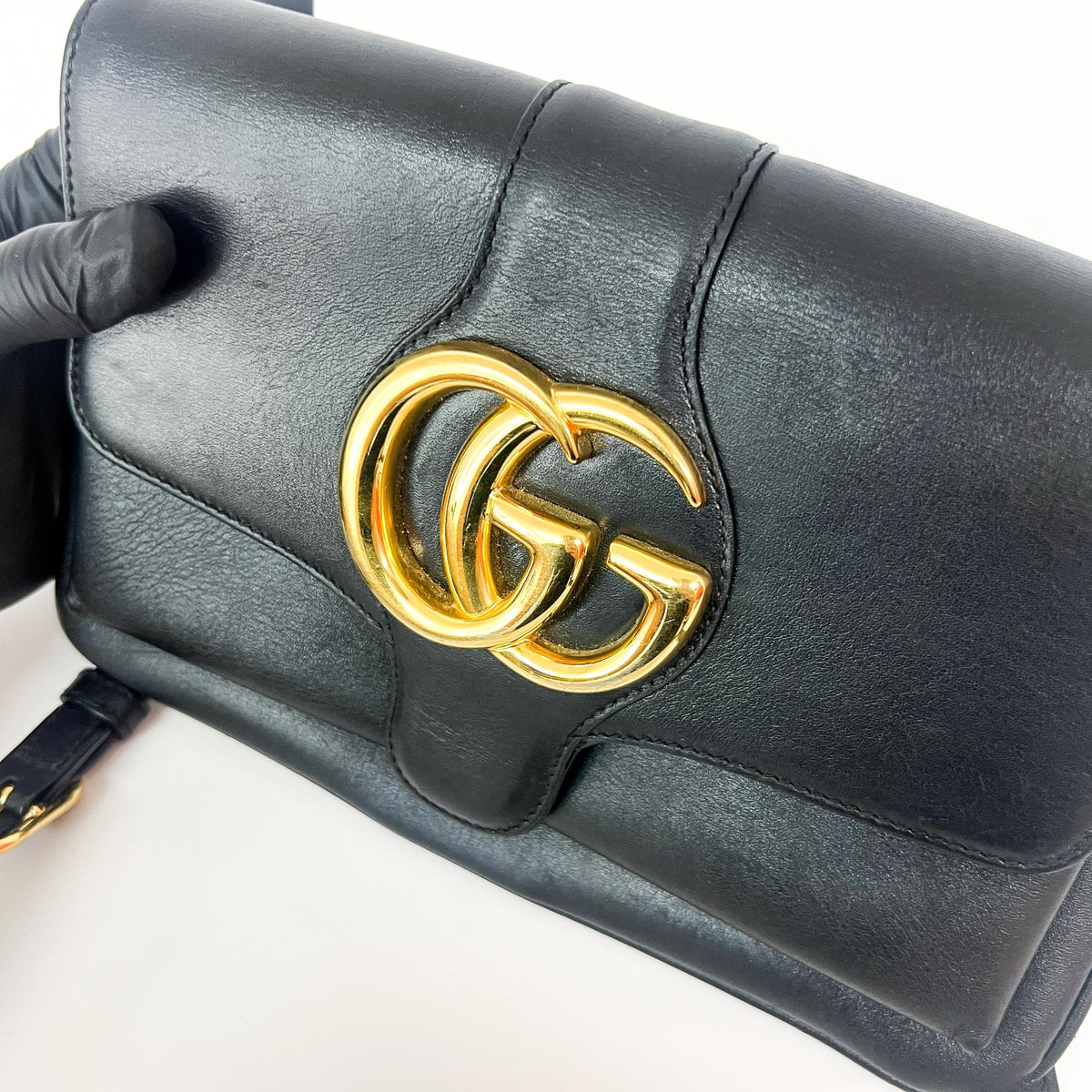Gucci Arli Leather Black Leather Shoulder Bag Bag (Pre-Owned)
