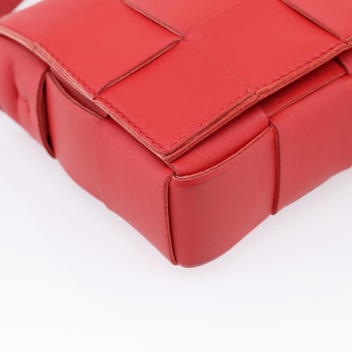 Bottega Veneta Cassette Maxi Intrecciato Leather Red Leather Crossbody Bag Bag (Pre-Owned)