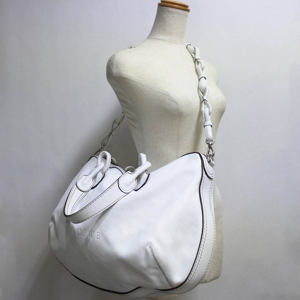 Loewe White Leather Shoulder Bag (Pre-Owned)