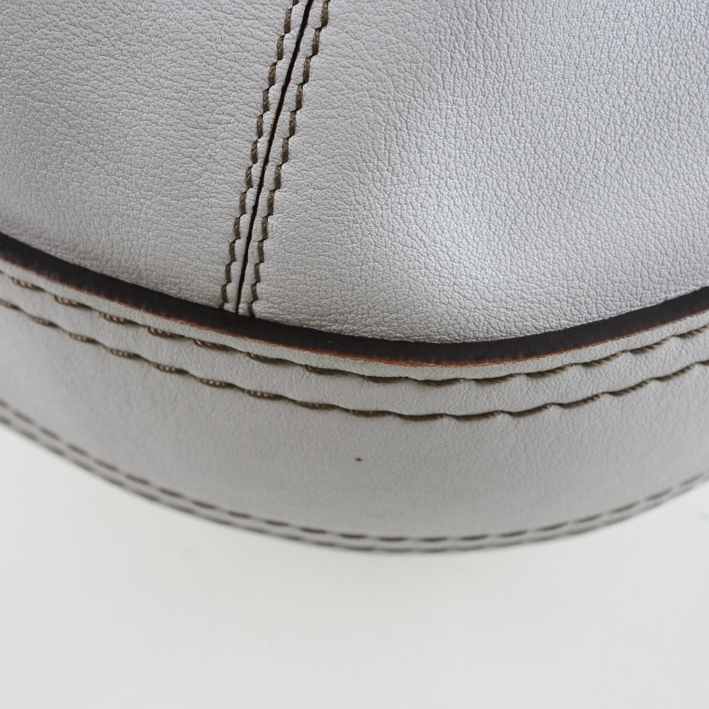 Loewe White Leather Shoulder Bag (Pre-Owned)