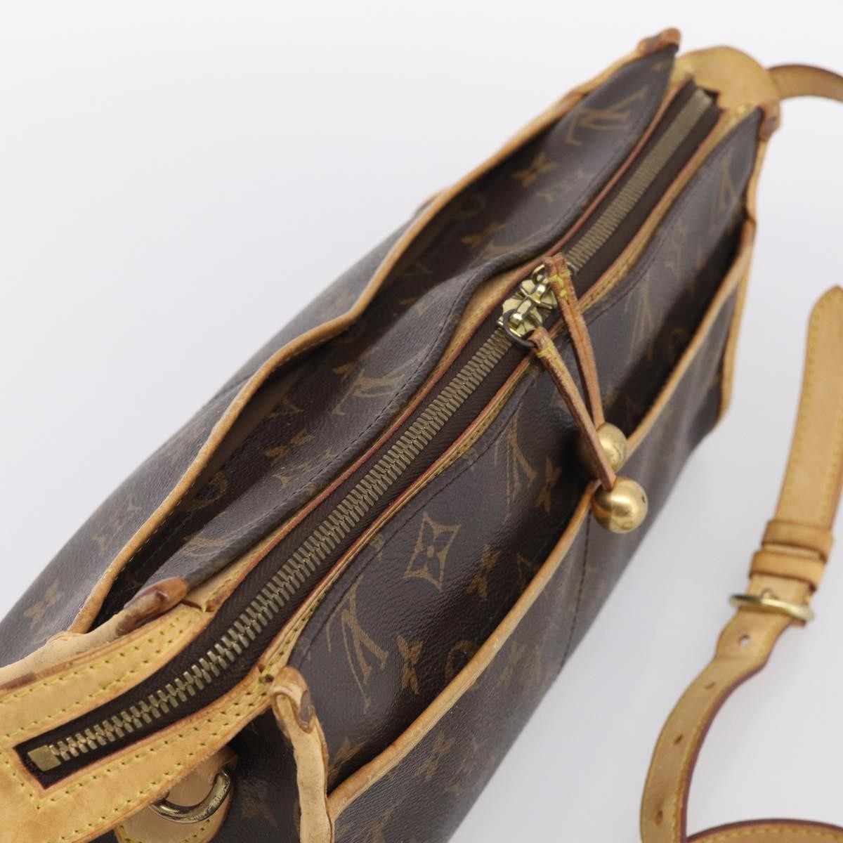 Louis Vuitton Popincourt Monogram Canvas Brown Canvas Shoulder Bag Bag (Pre-Owned)