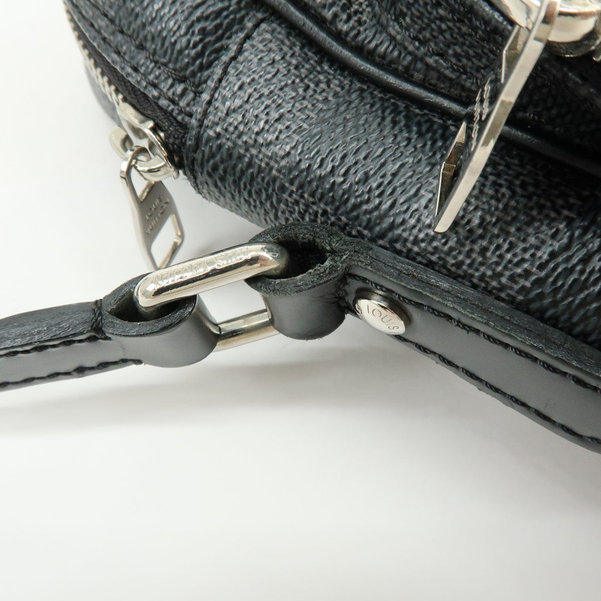 Louis Vuitton Rem Damier Graphite Black Canvas Handbag (Pre-Owned)