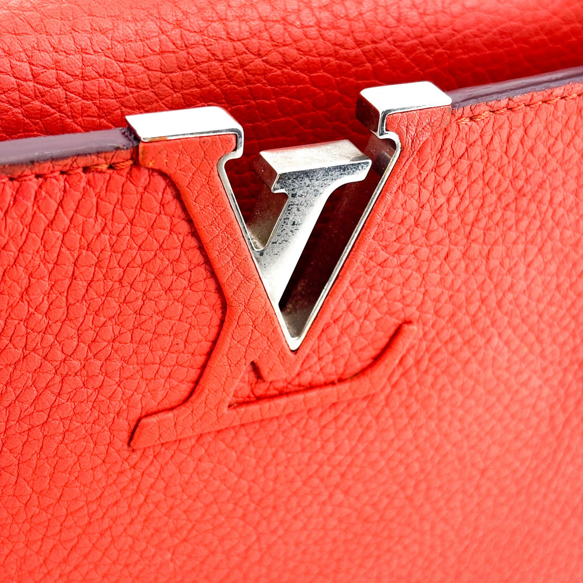 Louis Vuitton Capucines Leather Red Leather Handbag (Pre-Owned)
