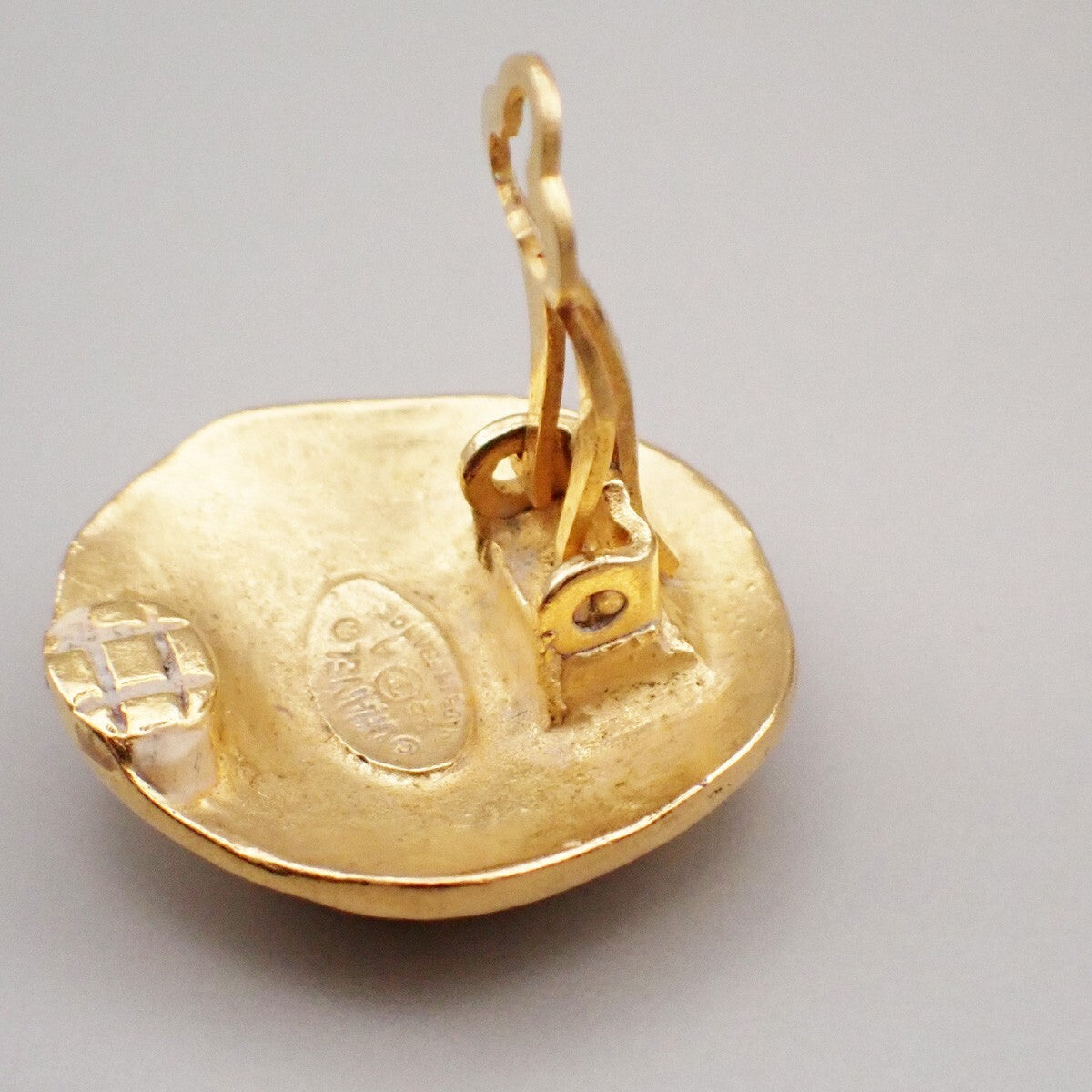 Chanel Vintage Cc Round Clip-On Metal Gold Gold_Plated Earrings Jewelry (Pre-Owned)
