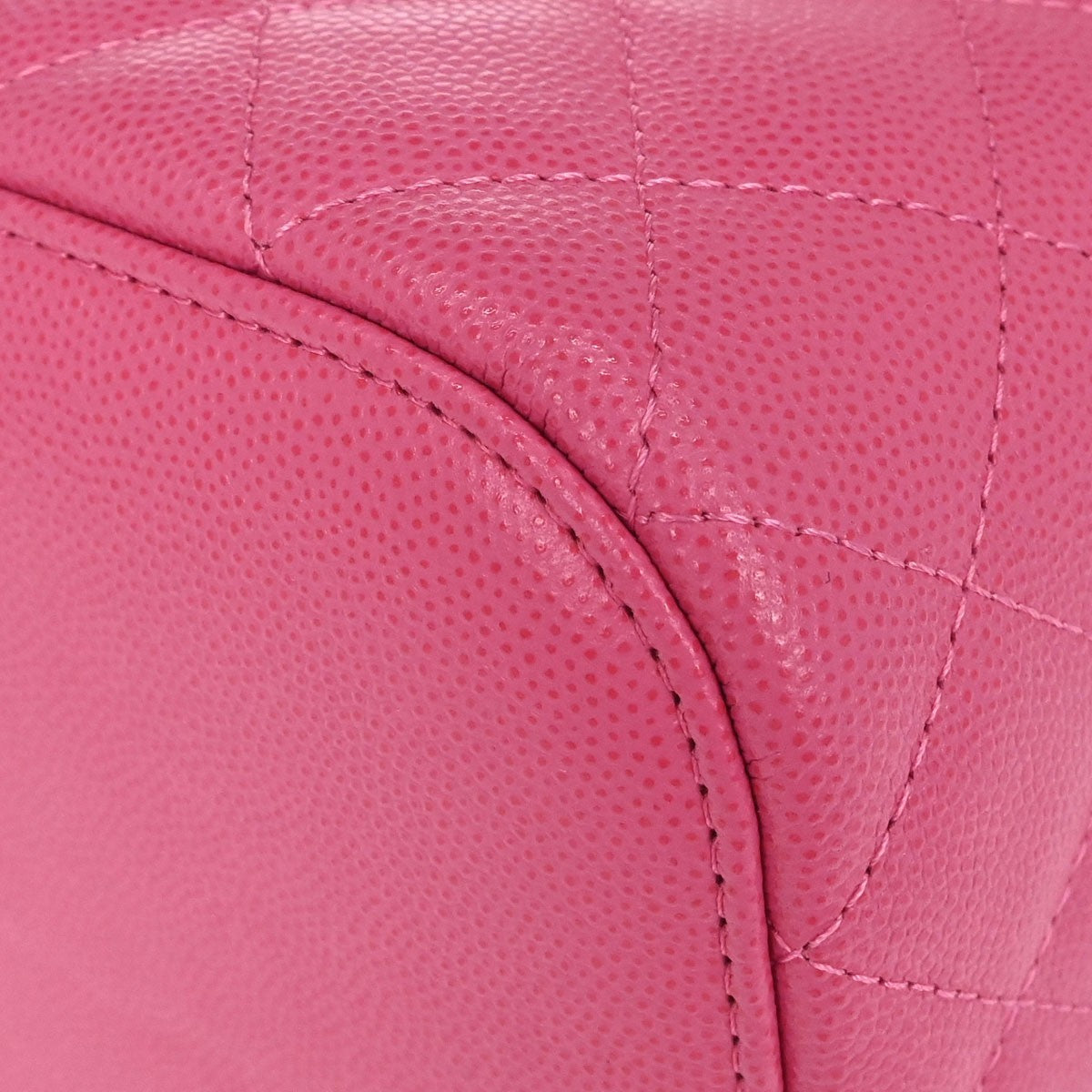 Chanel Vintage Timeless Cosmetic Case Caviar Pink Leather Handbag (Pre-Owned)