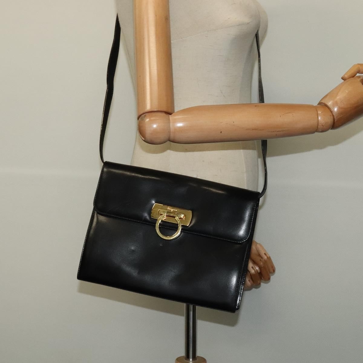 Salvatore Ferragamo Gancini Leather Black Leather Shoulder Bag Bag (Pre-Owned)