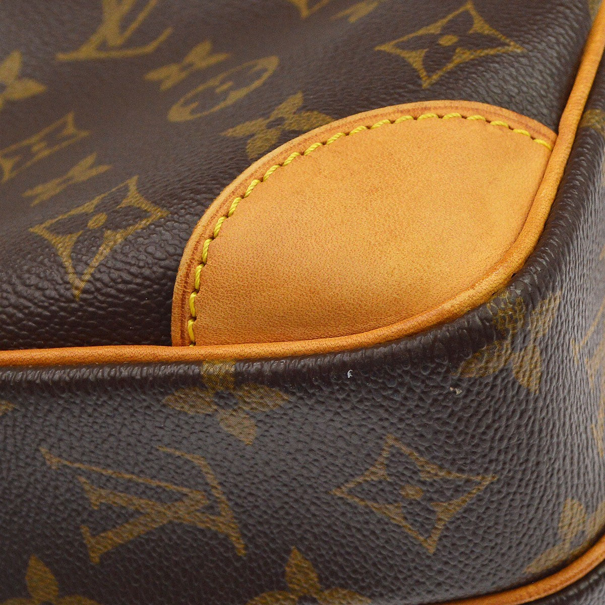 Louis Vuitton Nil Shoulder Bag Monogram Canvas Brown Canvas Shoulder Bag Bag (Pre-Owned)