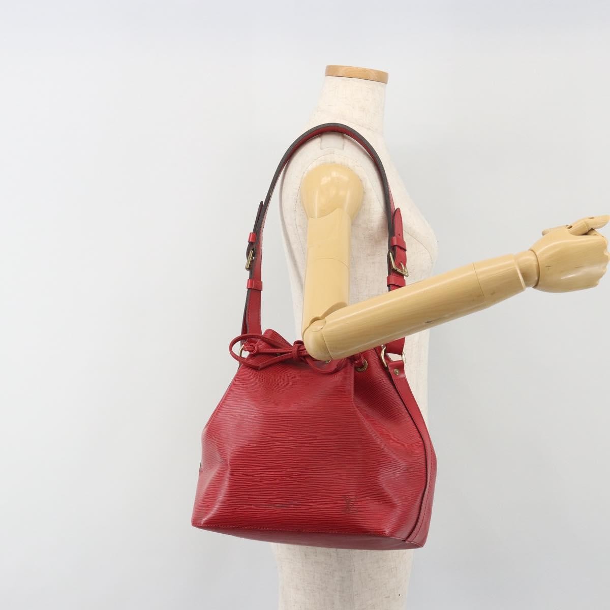 Louis Vuitton Petit Noe Epi Leather Red Leather Shoulder Bag Bag (Pre-Owned)