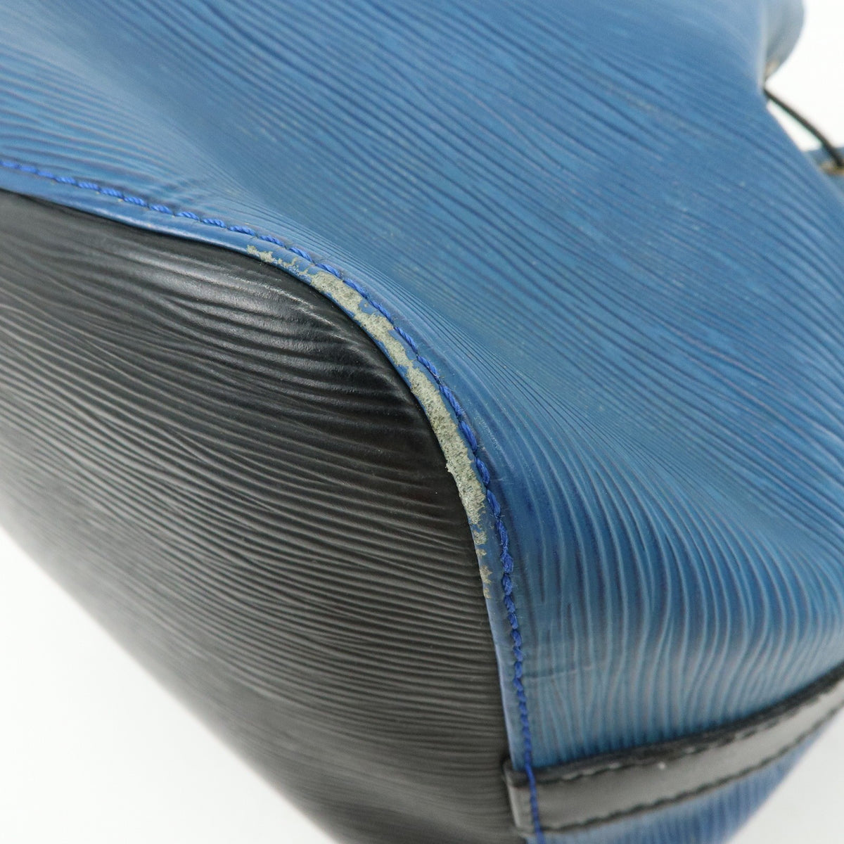 Louis Vuitton Bicolor Petit Noe Epi Leather Blue Leather Handbag (Pre-Owned)