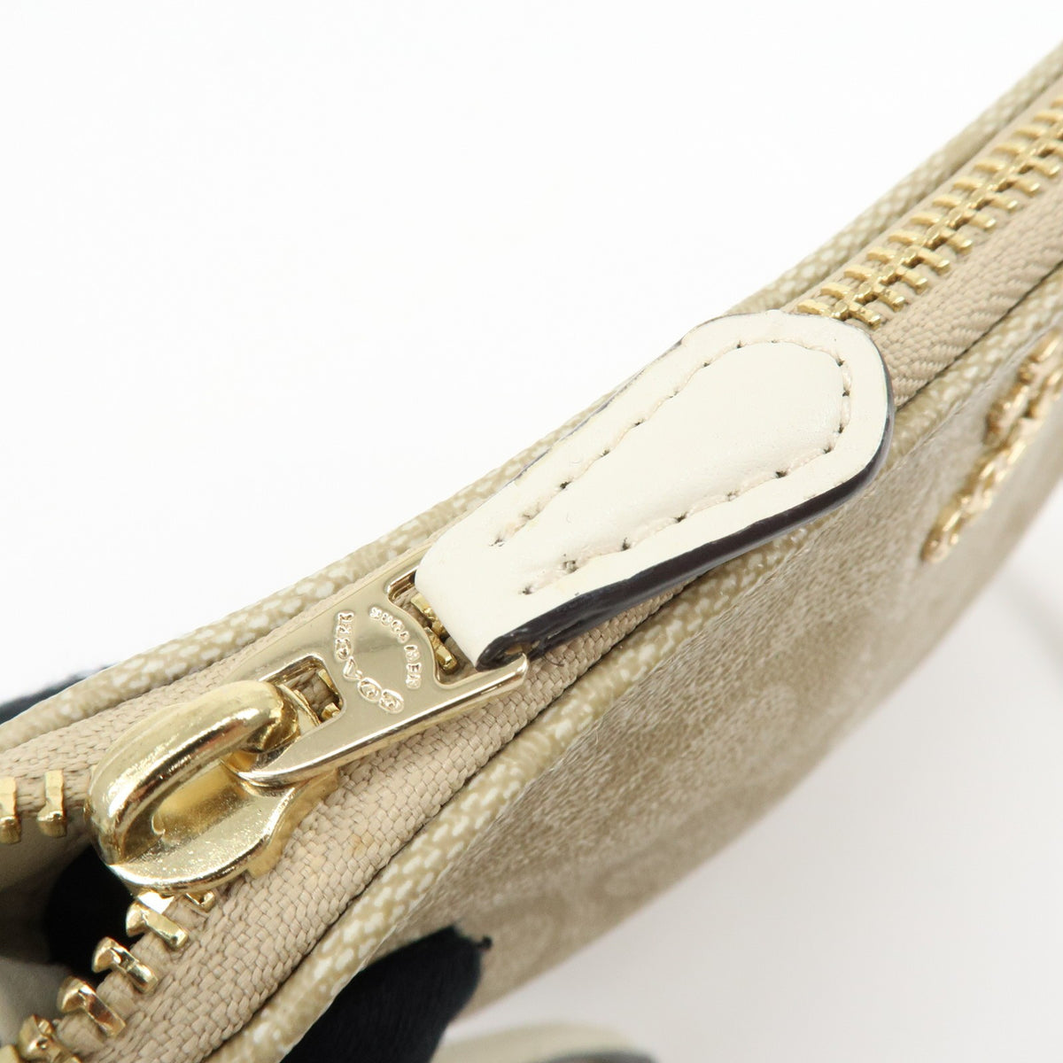 Coach Shoulder Canvas Beige Canvas Handbag (Pre-Owned)