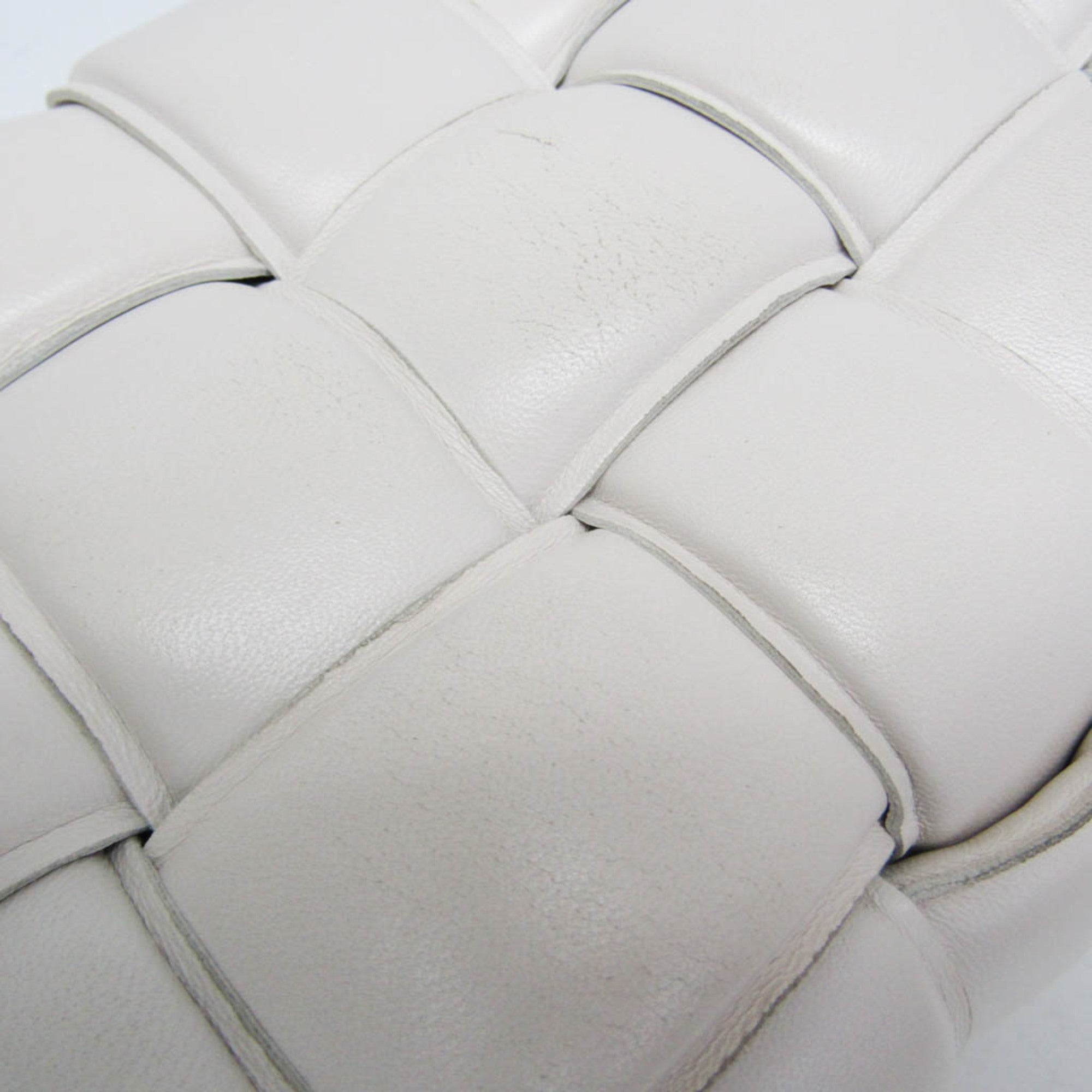 Bottega Veneta Cassette Chain Padded Maxi Intrecciato Leather White Leather Shoulder Bag Bag (Pre-Owned)