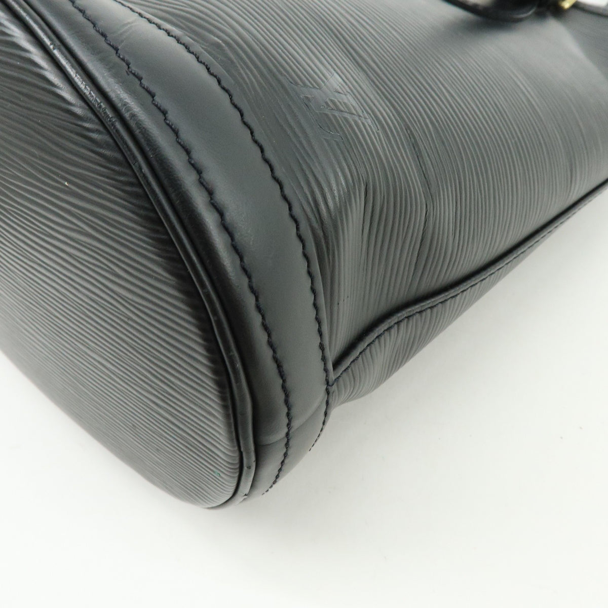 Louis Vuitton Petit Bucket Epi Leather Black Leather Handbag (Pre-Owned)