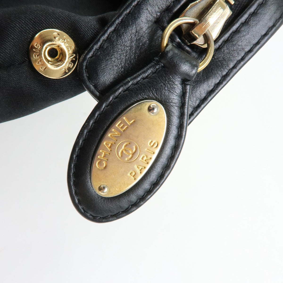 Chanel V Stitch Leather Black Calfskin Handbag (Pre-Owned)