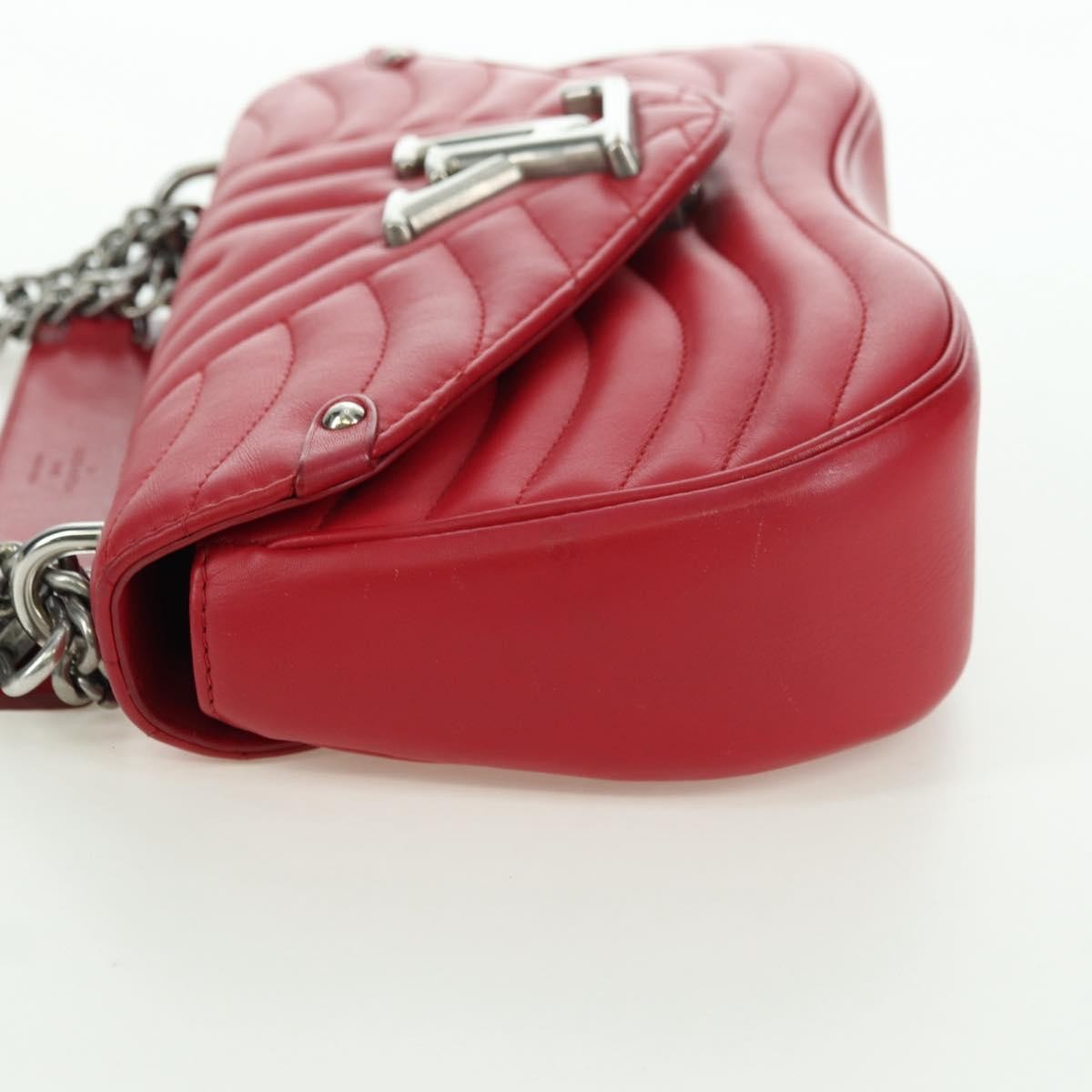 Louis Vuitton New Wave Chain Quilted Leather Red Leather Handbag (Pre-Owned)