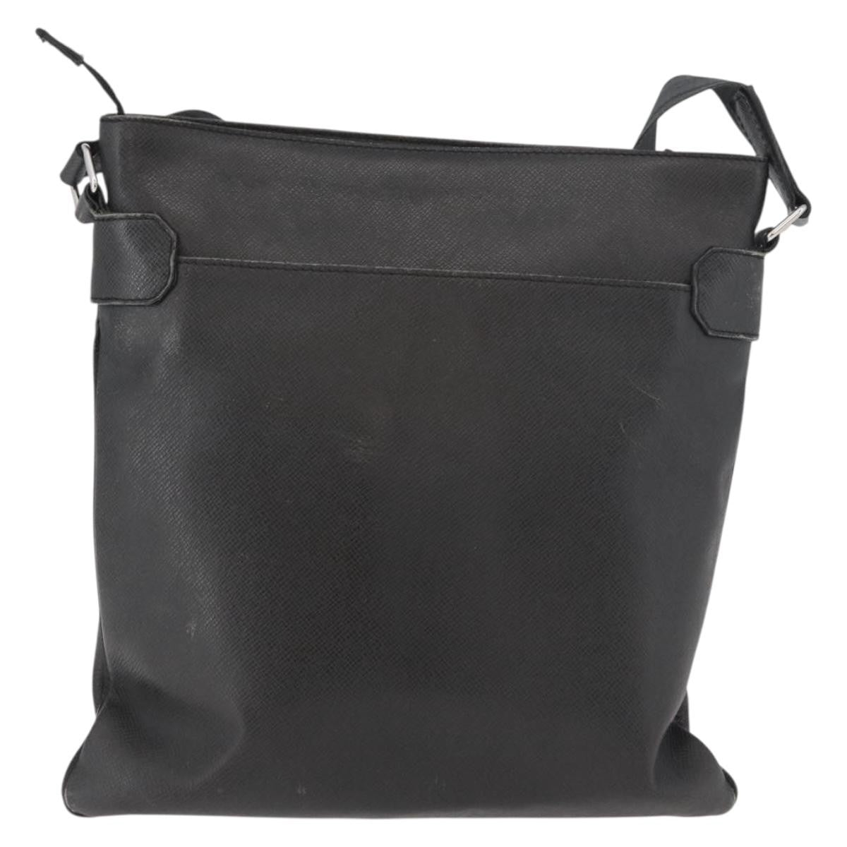 Louis Vuitton Sasha Taiga Leather Black Leather Handbag (Pre-Owned)