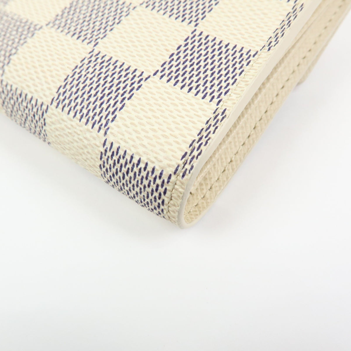 Louis Vuitton Koala Damier Beige Canvas Wallets Accessory (Pre-Owned)