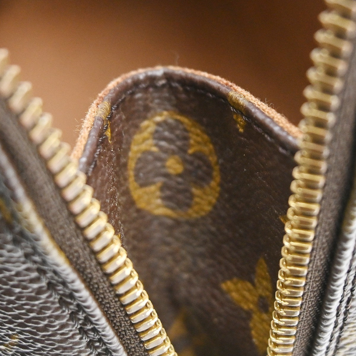Louis Vuitton Alma Monogram Canvas Brown Canvas Handbag (Pre-Owned)