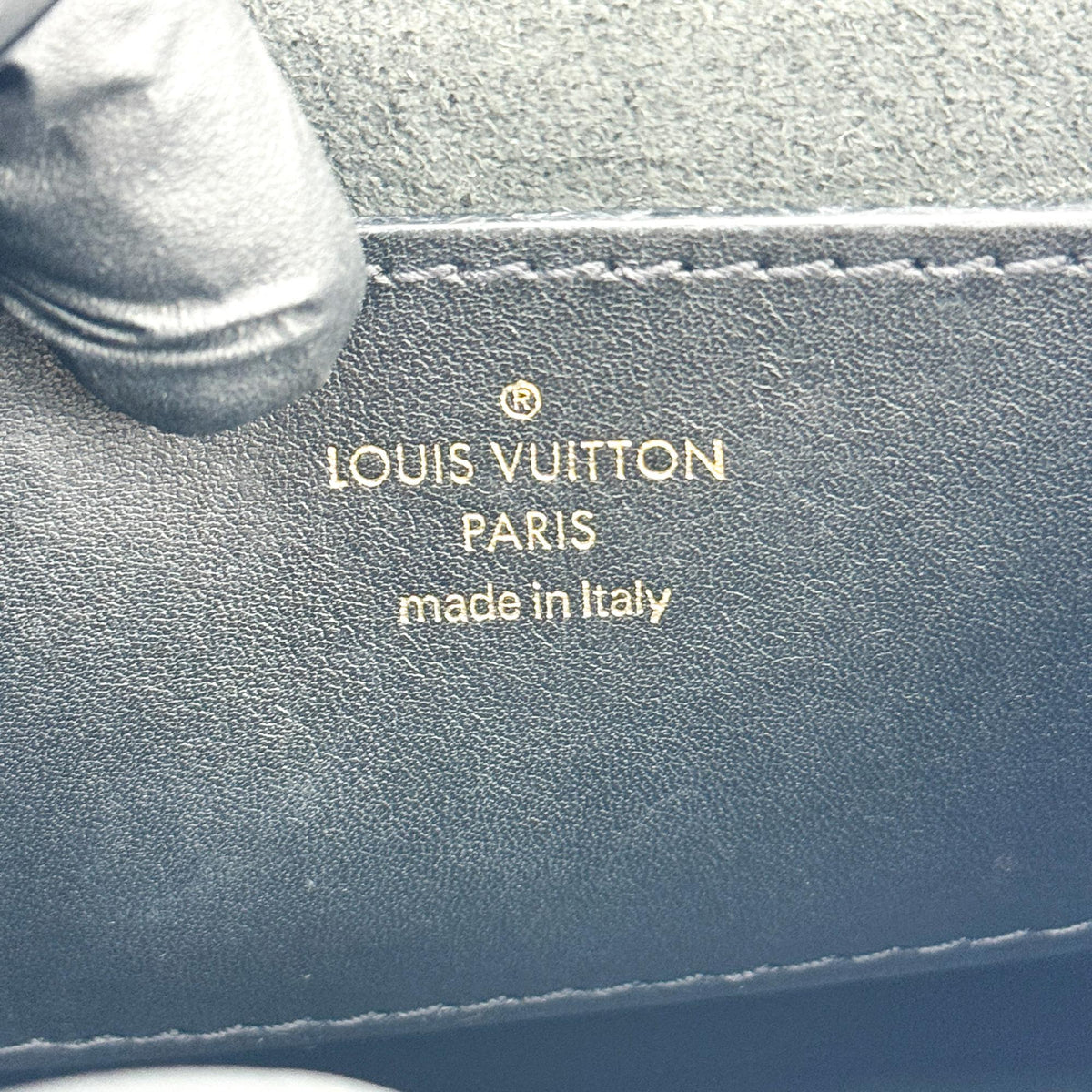Louis Vuitton New Wave Multi Pochette Quilted Leather Black Leather Clutche & Pouche Bag (Pre-Owned)