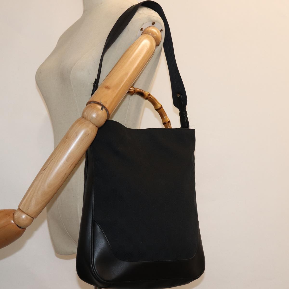 Gucci Bamboo Shoulder Gg Canvas Black Canvas Shoulder Bag Bag (Pre-Owned)