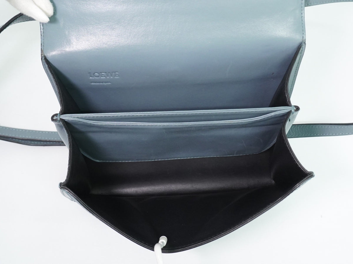 Loewe Barcelona Leather Blue Leather Shoulder Bag Bag (Pre-Owned)