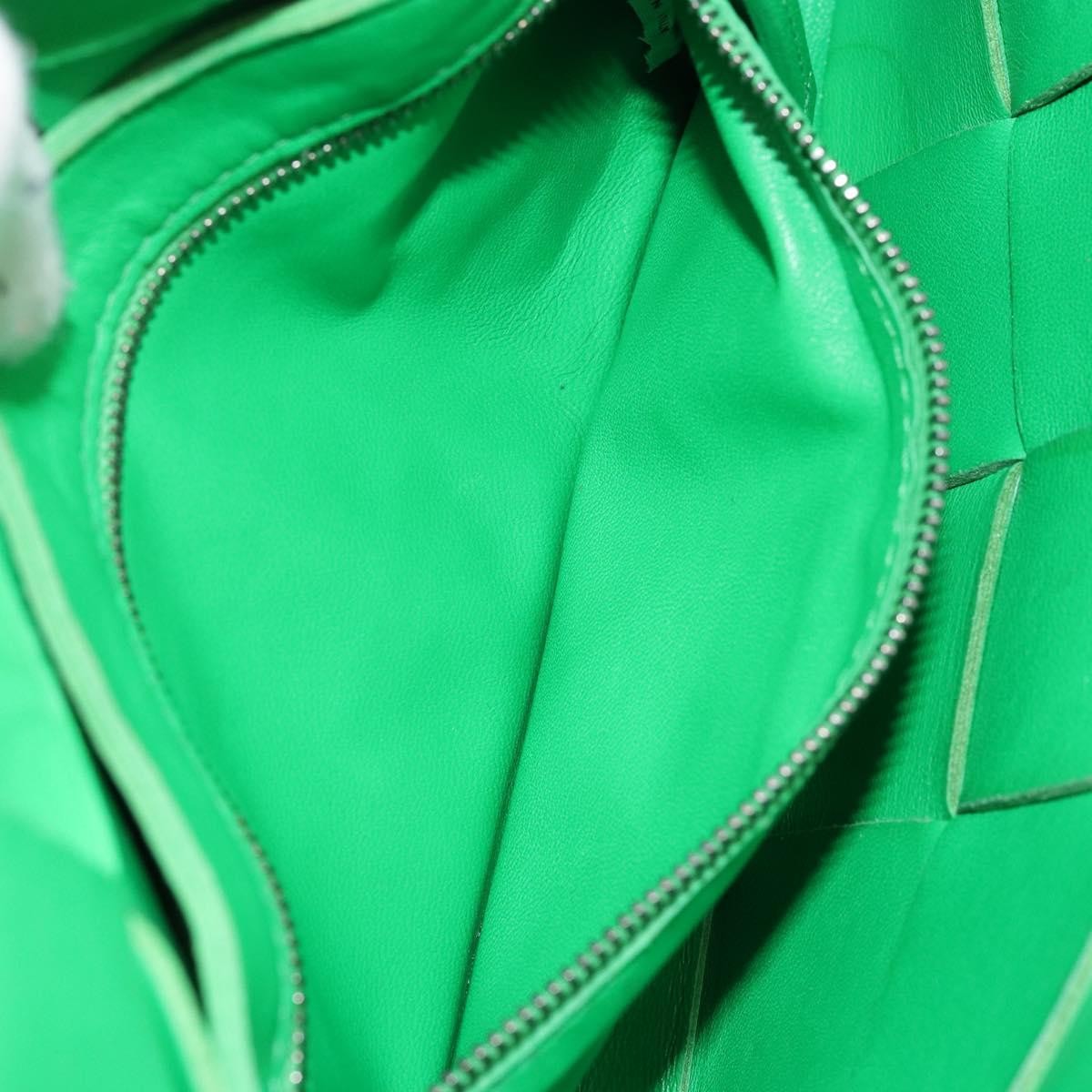 Bottega Veneta Cassette Maxi Intrecciato Leather Green Leather Bag (Pre-Owned)