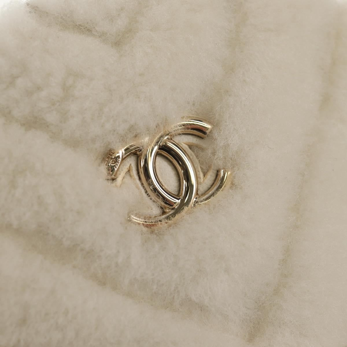 Chanel Round Clutch With Chain Chevron Shearling White Faux_Fur Clutche & Pouche Bag (Pre-Owned)