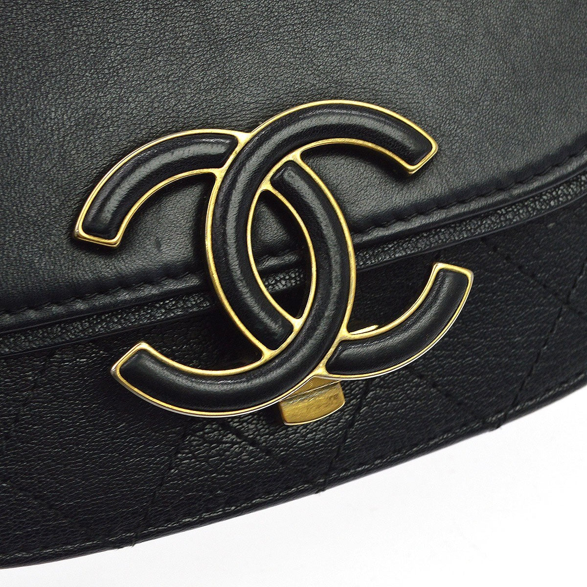 Chanel Coco Curve Flap Messenger Calfskin And Quilted Goatskin Black Leather Crossbody Bag Bag (Pre-Owned)