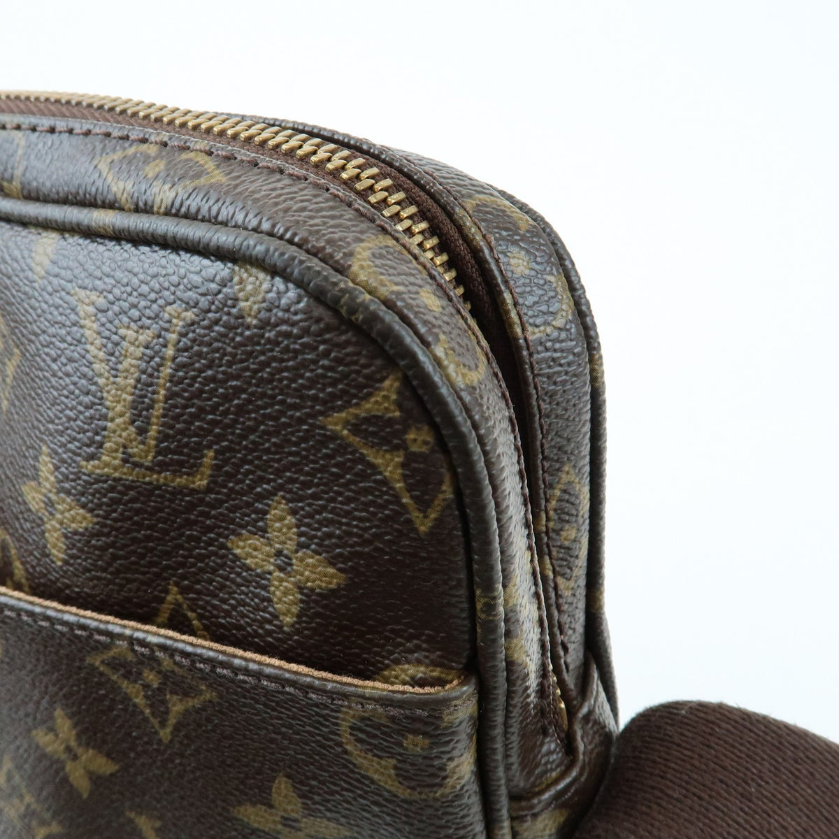 Louis Vuitton Trotteur Beaubourg Monogram Canvas Brown Canvas Handbag (Pre-Owned)