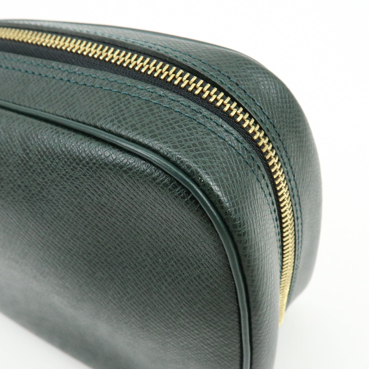 Louis Vuitton Toiletry Pouch Taiga Leather Green Leather Clutche & Pouche Bag (Pre-Owned)