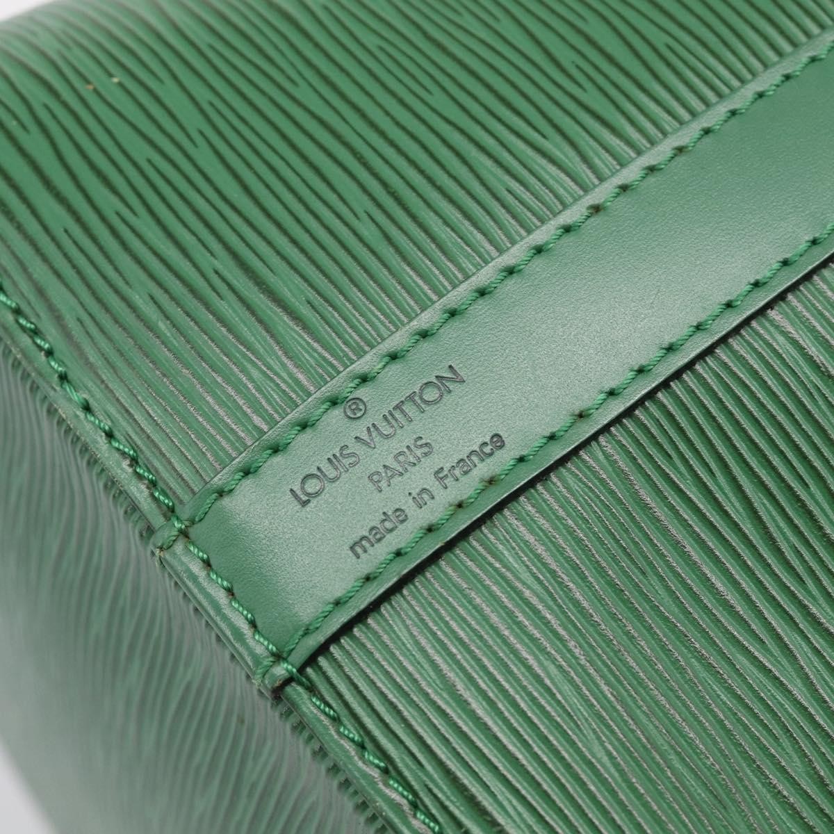 Louis Vuitton Petit Noe Epi Leather Green Leather Handbag (Pre-Owned)