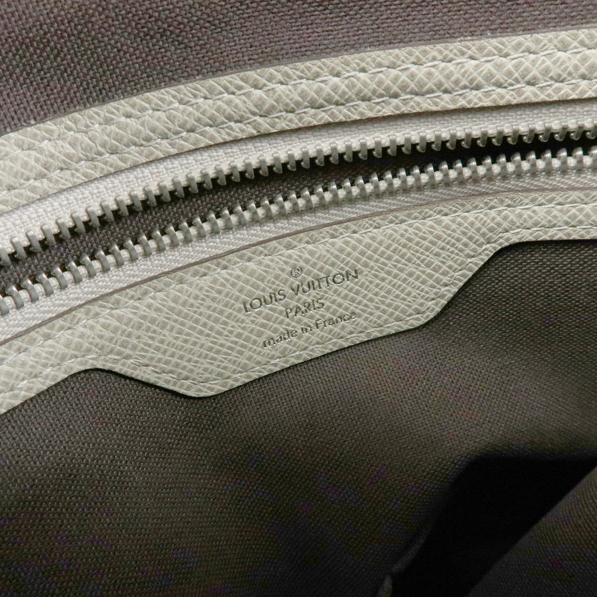 Louis Vuitton Milo Messenger Taiga Leather Beige Leather Handbag (Pre-Owned)