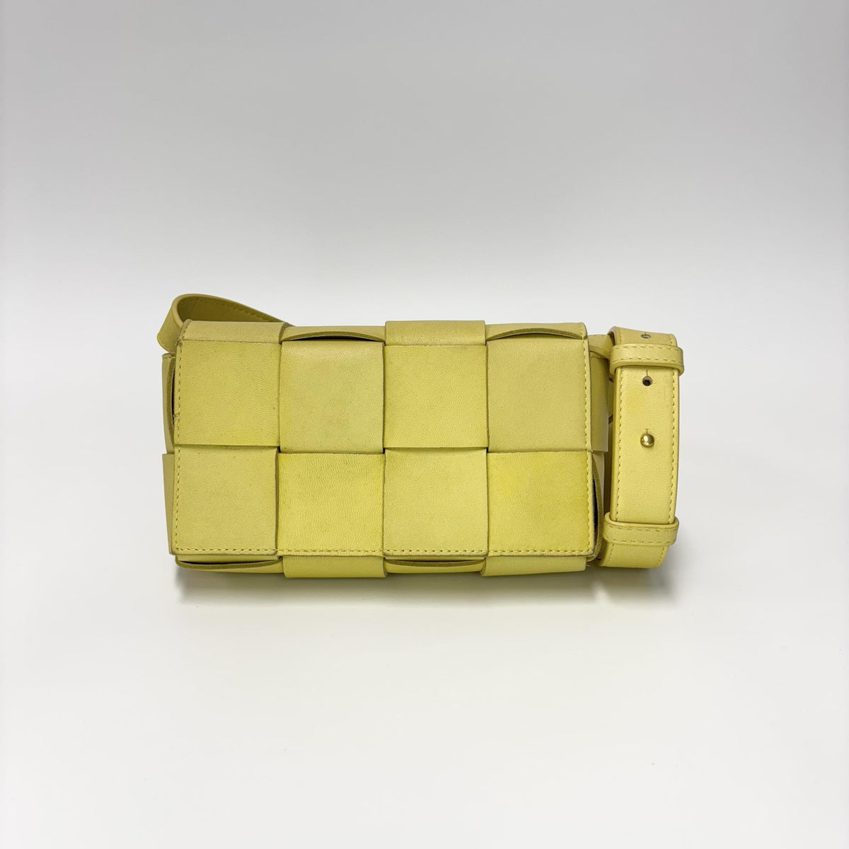 Bottega Veneta Fun Cassette Maxi Intrecciato Leather Yellow Leather Crossbody Bag Bag (Pre-Owned)