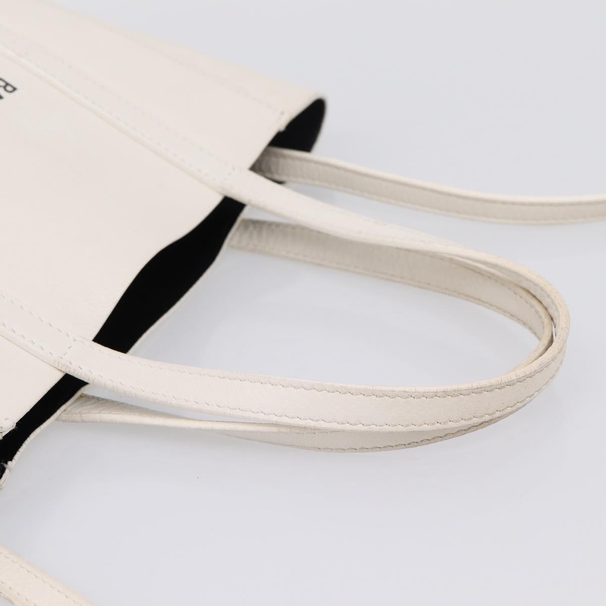 Balenciaga Everyday Leather White Leather Tote Bag Bag (Pre-Owned)