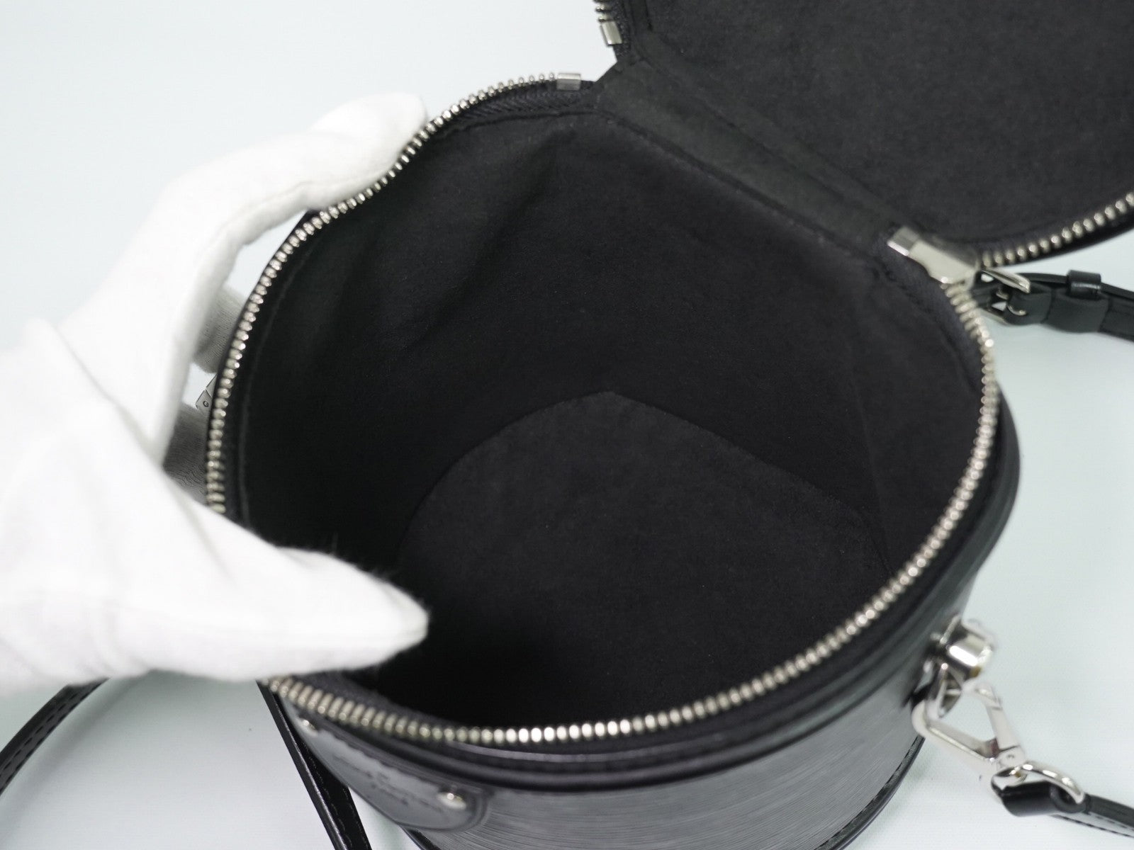 Louis Vuitton Cannes Epi Black Leather Handbag (Pre-Owned)