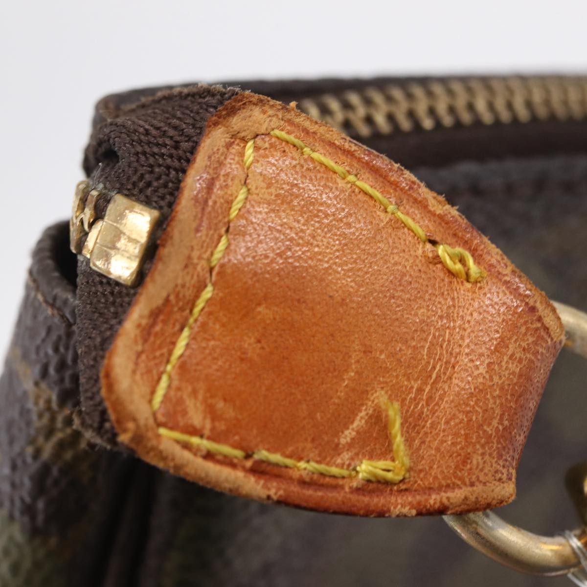 Louis Vuitton Pochette Accessoires Limited Edition Monogram Graffiti Khaki Canvas Clutche & Pouche Bag (Pre-Owned)