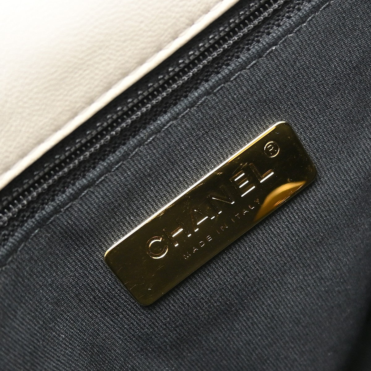 Chanel 19 Flap Quilted Leather White Calfskin Handbag (Pre-Owned)