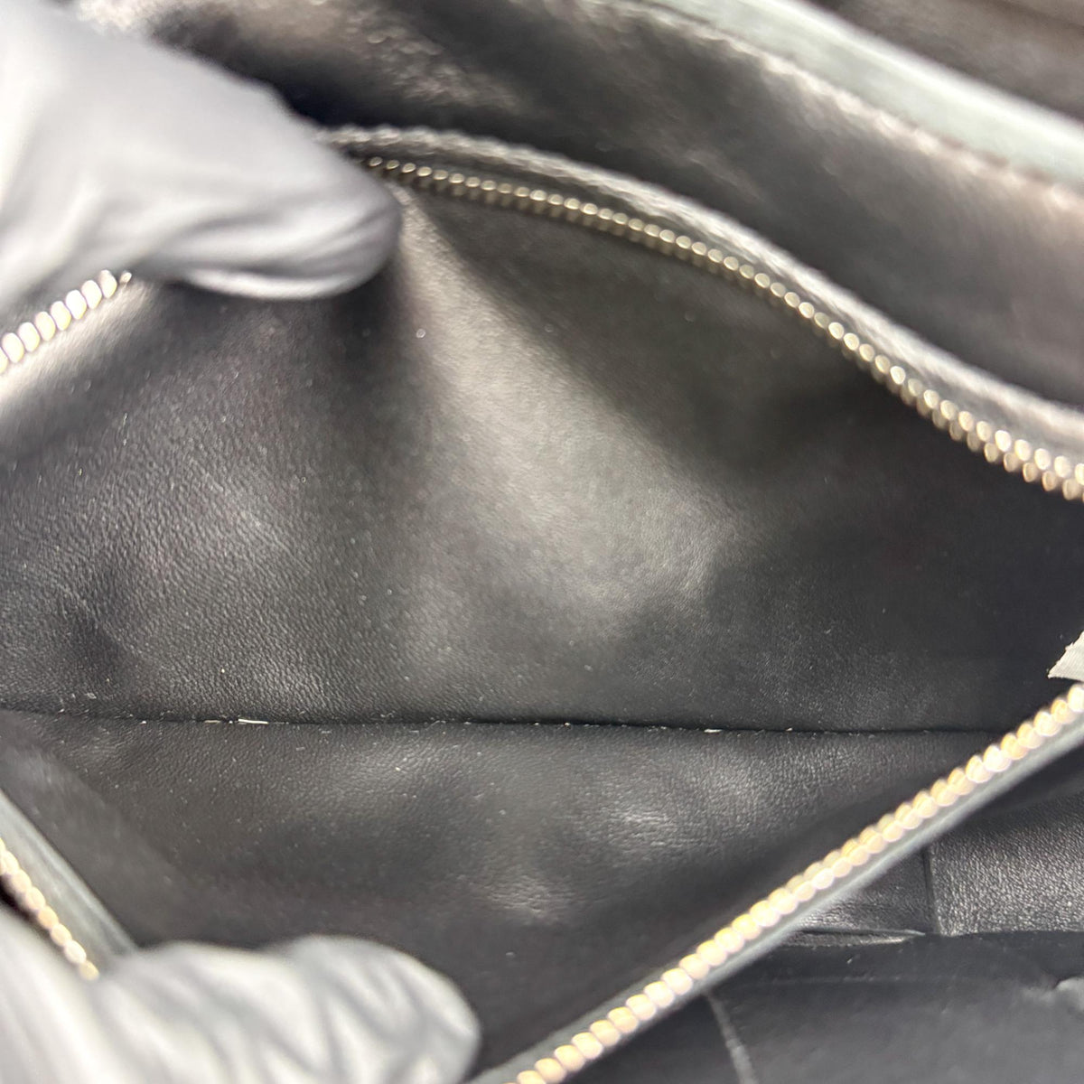 Bottega Veneta Cassette Maxi Intrecciato Leather Black Leather Crossbody Bag Bag (Pre-Owned)