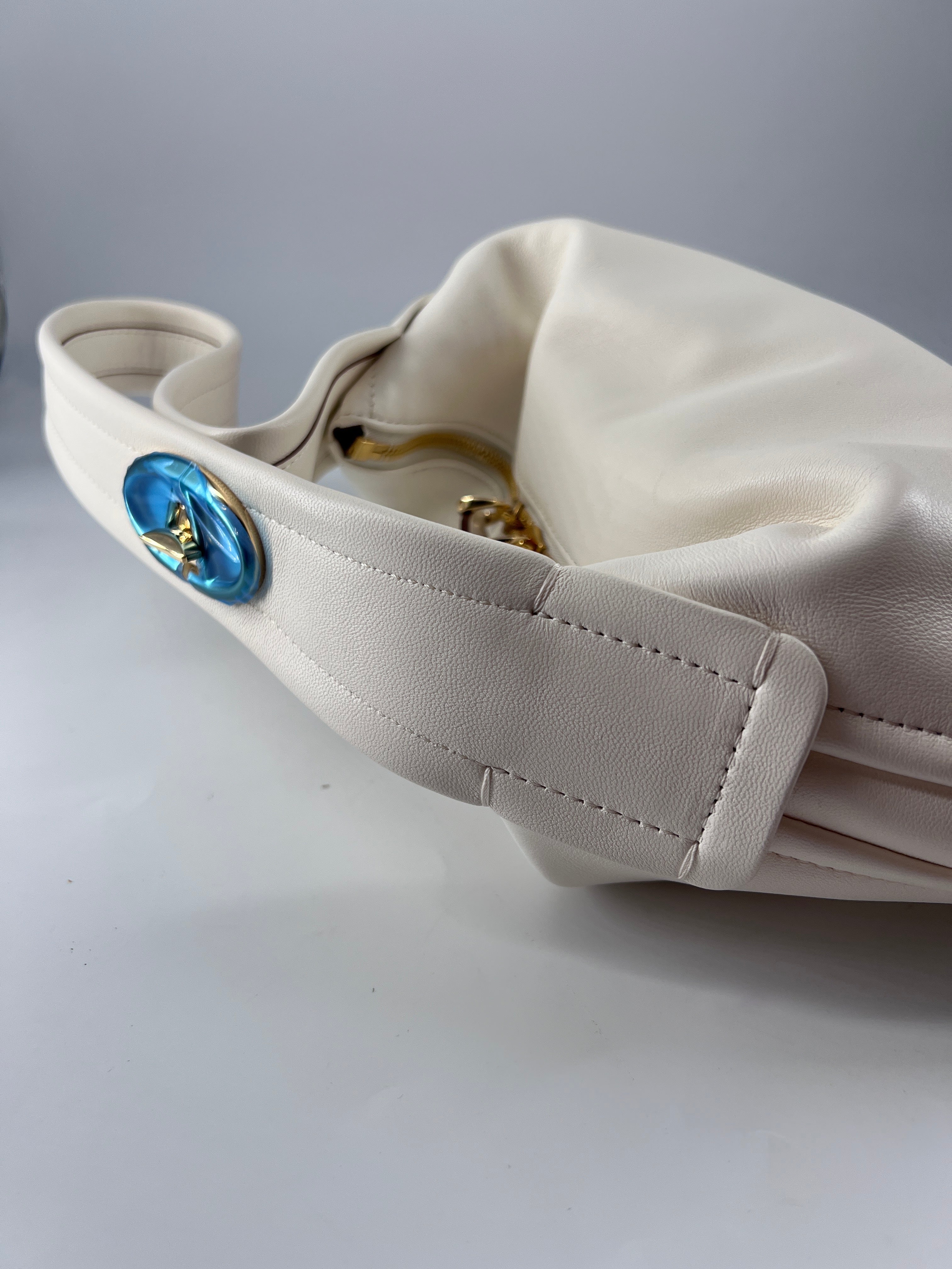 Valentino Garavani Ruffle Leather White Leather Shoulder Bag Bag (Pre-Owned)