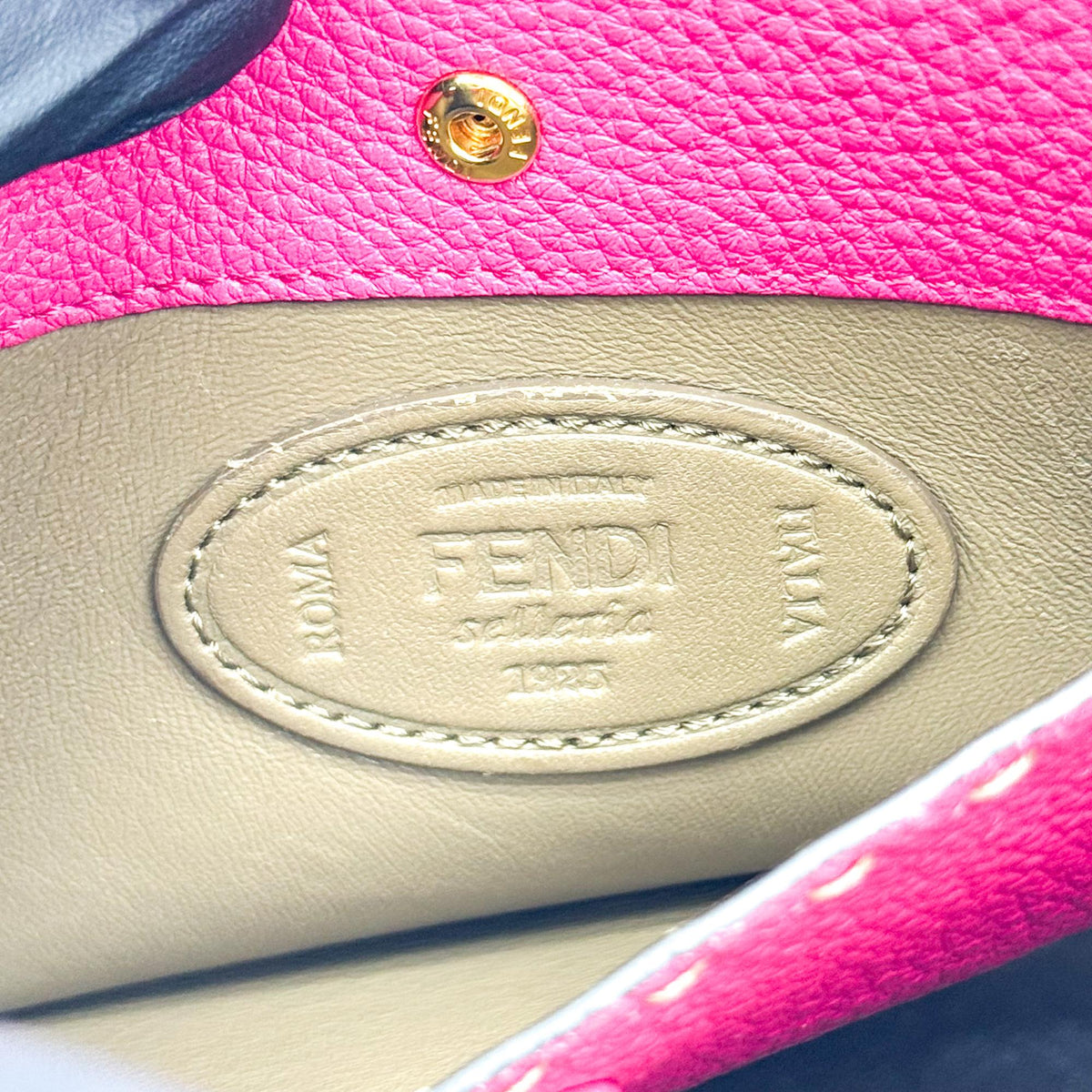 Fendi Selleria Peekaboo Essentially Leather Pink Leather Handbag (Pre-Owned)