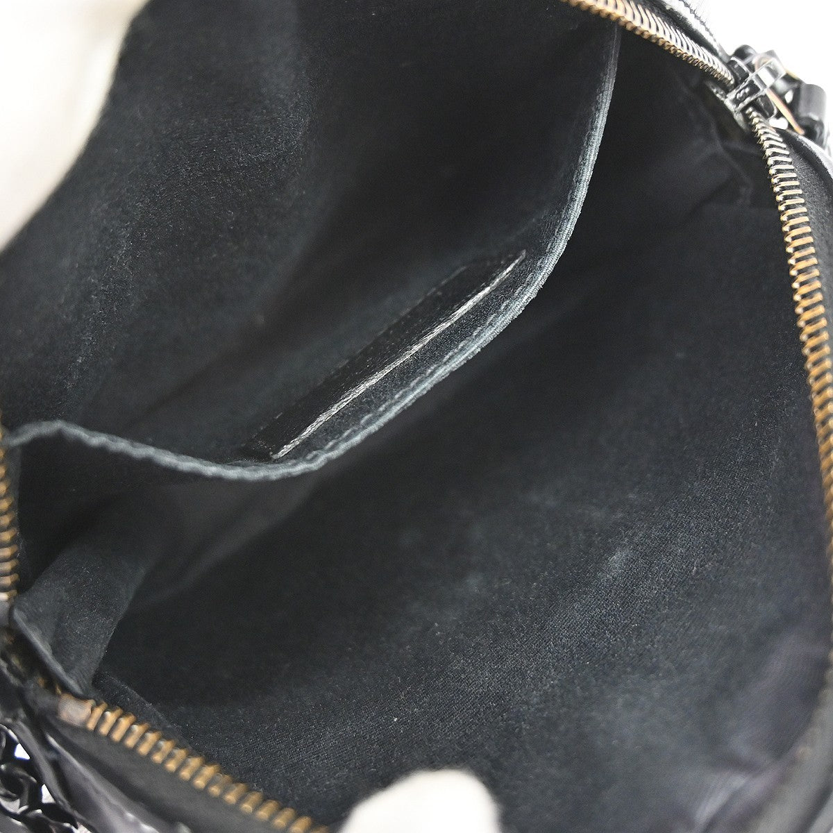 Saint Laurent Vinyle Round Camera Matelasse Chevron Leather Black Leather Crossbody Bag Bag (Pre-Owned)