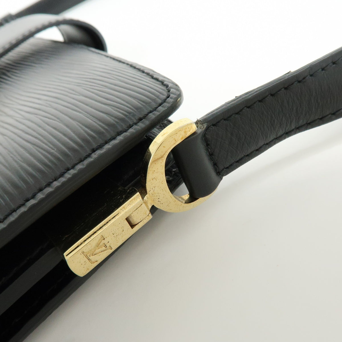 Louis Vuitton Capucines Epi Leather Black Leather Handbag (Pre-Owned)